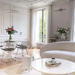 Appart Haussmannien Luxe - 2 Chambres, Champs-Elysees