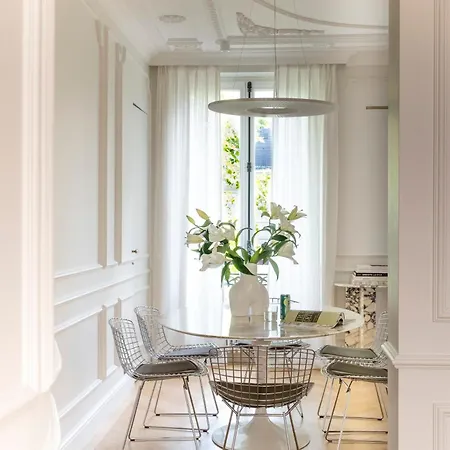 Apartment Haussmannien Luxe - 2 Chambres, Champs-elysees *