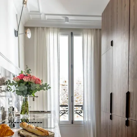 Apartment Haussmannien Luxe - 2 Chambres, Champs-elysees
