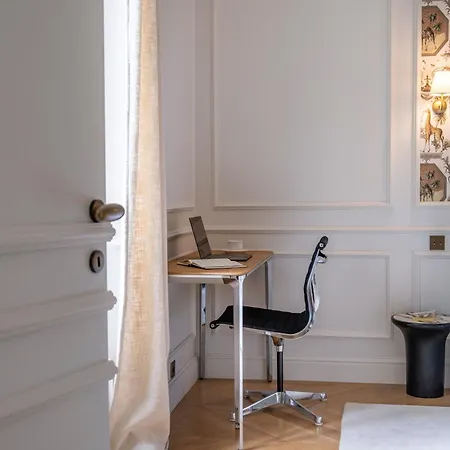 Apartment Haussmannien Luxe - 2 Chambres, Champs-elysees *