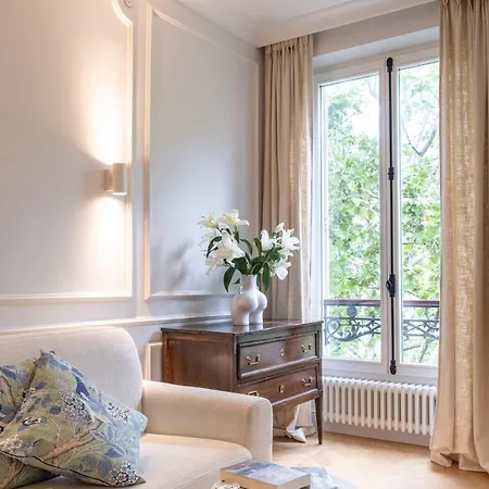 Haussmannien Luxe - 2 Chambres, Champs-elysees *