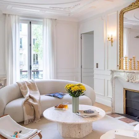 Apartment Haussmannien Luxe - 2 Chambres, Champs-elysees *