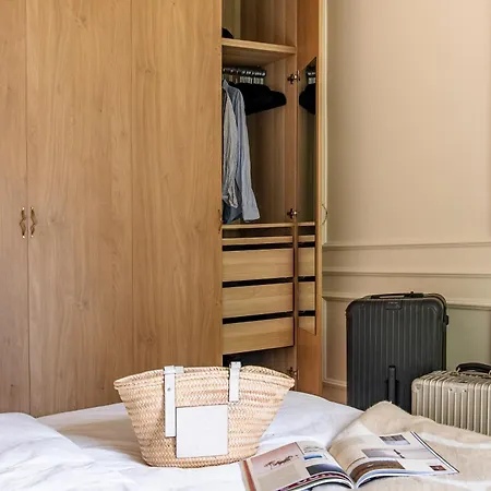 Haussmannien Luxe - 2 Chambres, Champs-elysees Apartment Paris