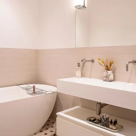 Appartamento Haussmannien Luxe - 2 Chambres, Champs-élysées Parigi